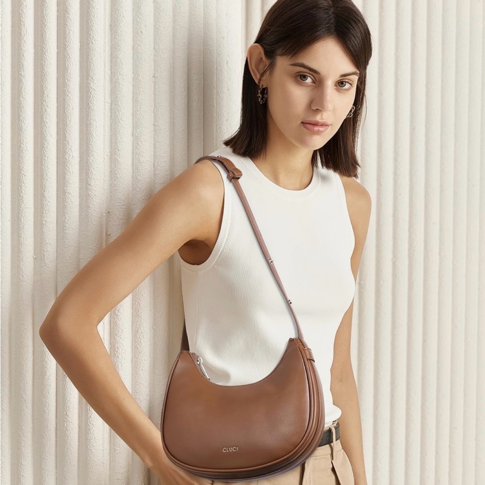 ✨Cluci Tan Shoulder Bag